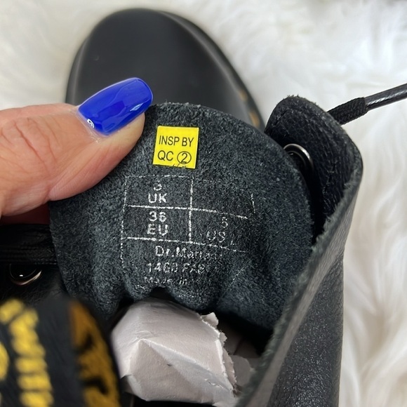 DR. MARTENS 1460 Smooth Black Leather Lace Up Boots Size Womens 5 - Picture 6 of 10